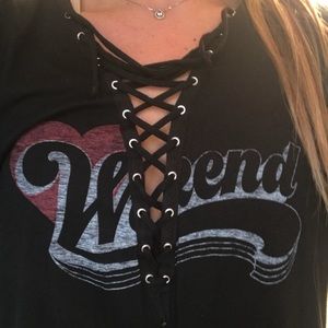 Tie-up V-neck graphic tee
